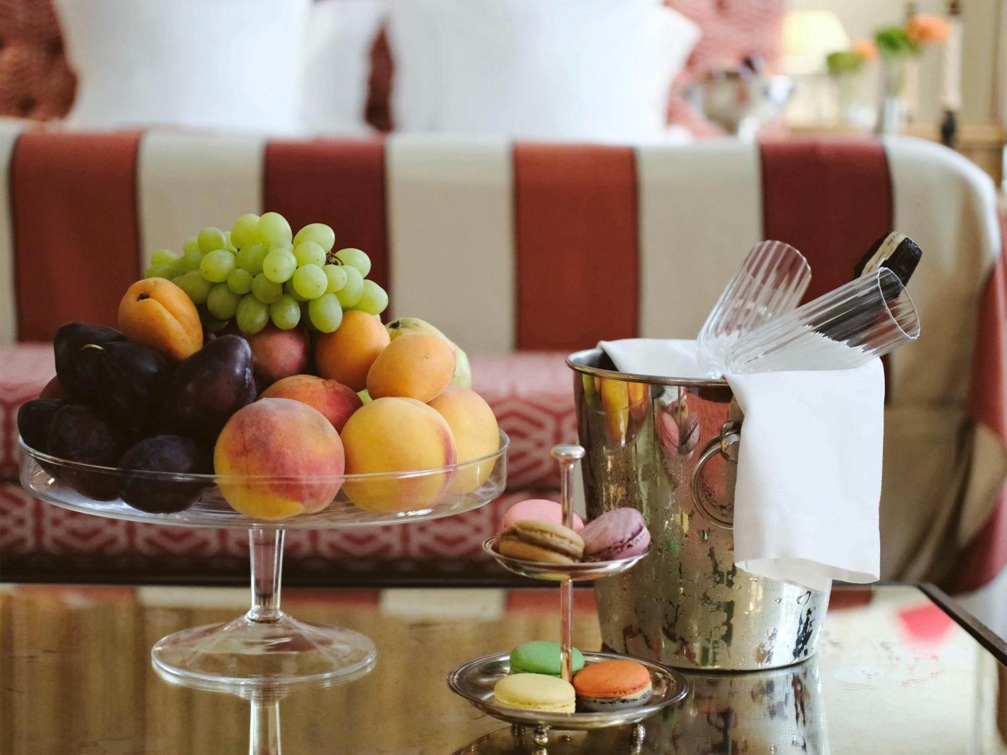 Stikliai Hotel - Relais & Chateaux VNO Kültér fotó Fruit and cheese plate