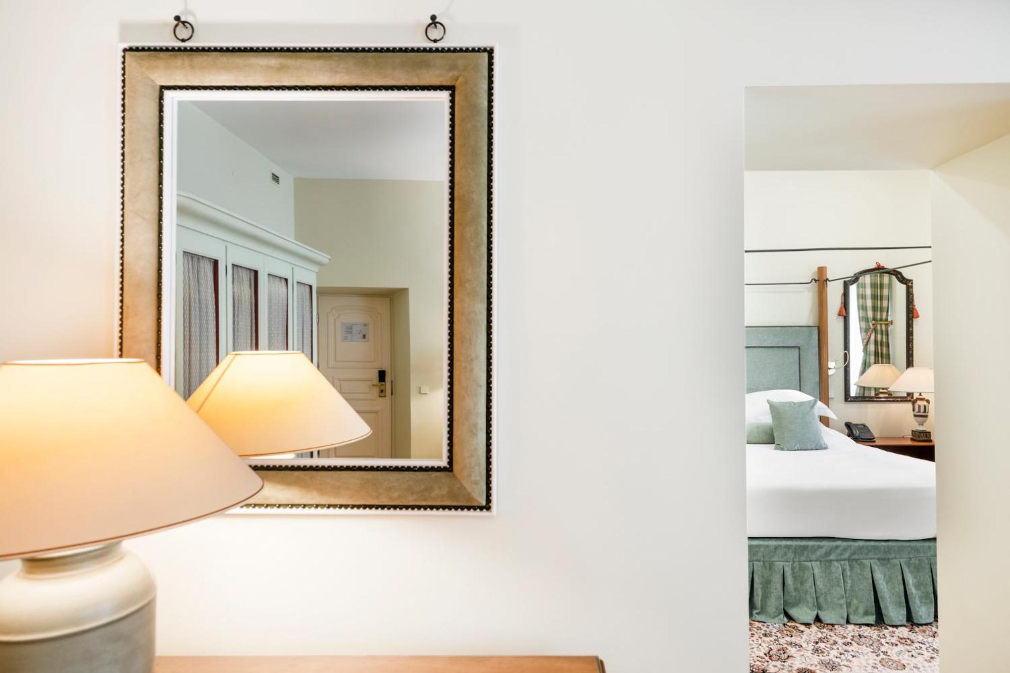 Stikliai Hotel - Relais & Chateaux VNO Kültér fotó A mirror