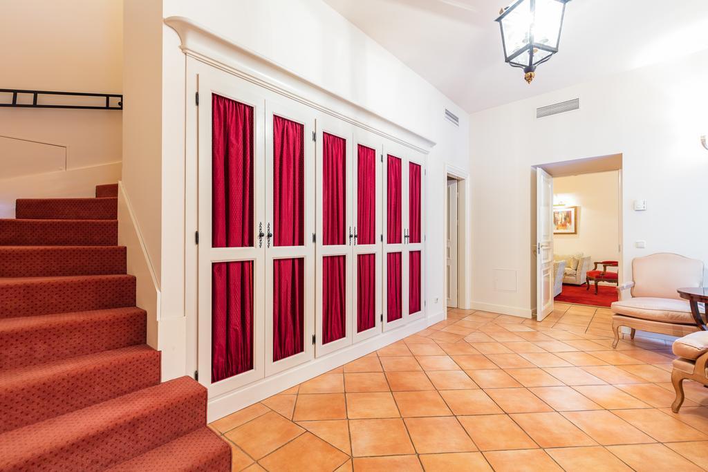 Stikliai Hotel - Relais & Chateaux VNO Kültér fotó A wardrobe