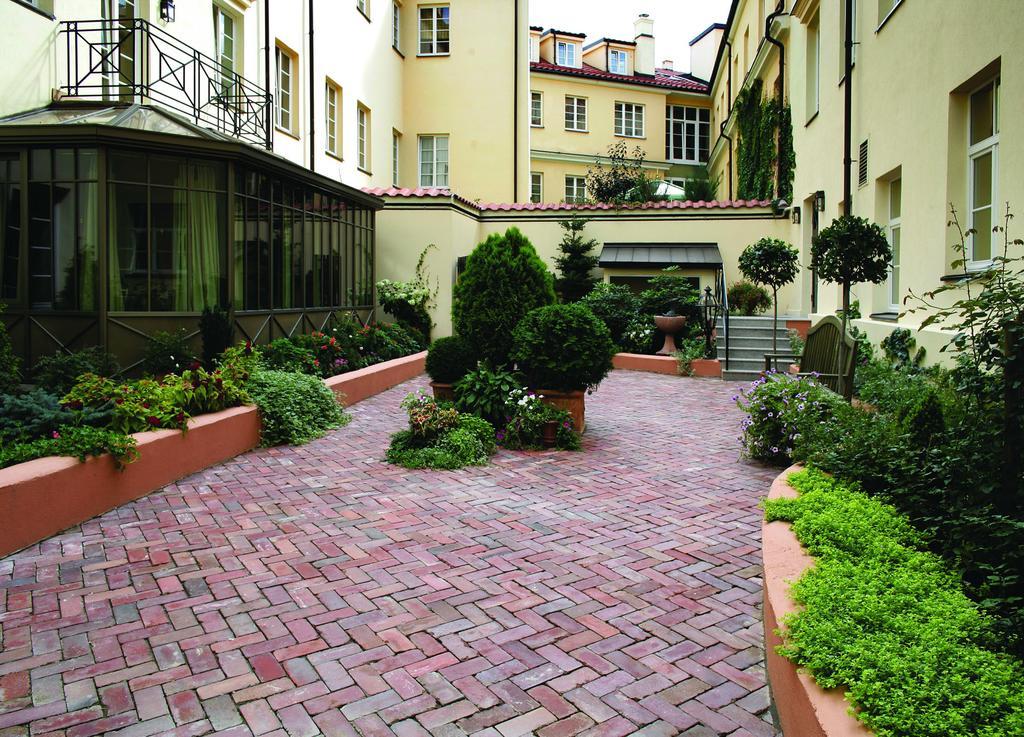 Stikliai Hotel - Relais & Chateaux VNO Kültér fotó The courtyard of the hotel
